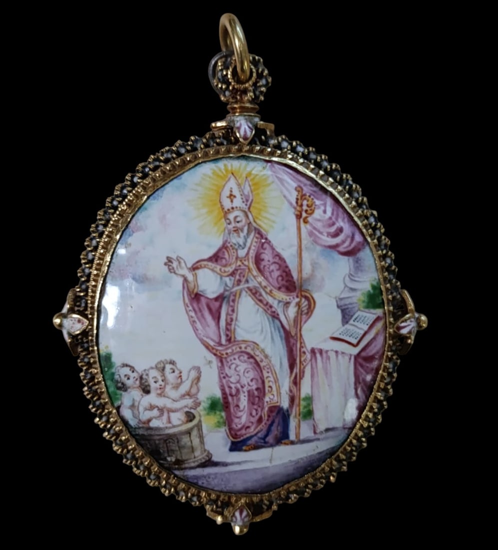 17th-century Viennese reliquary in fine gold and enamels (1 of 3)