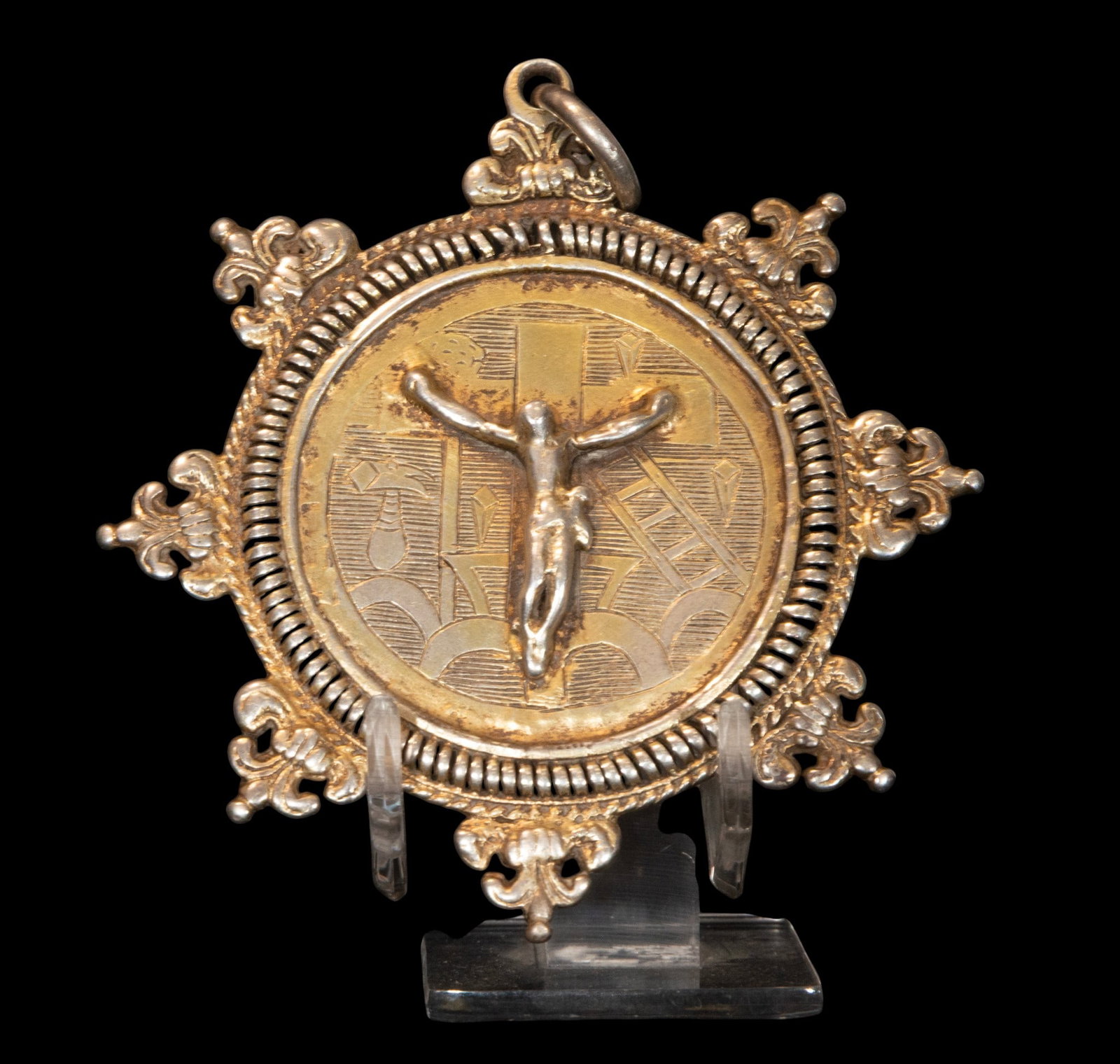 Devotional medallion with crucifix, European School, 16th Century (1 of 2)