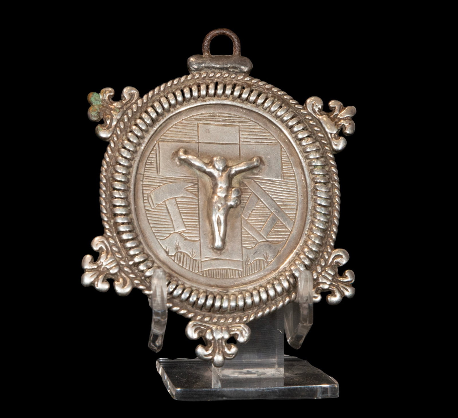 Devotional medallion with crucifix, European School, 16th Century (1 of 2)