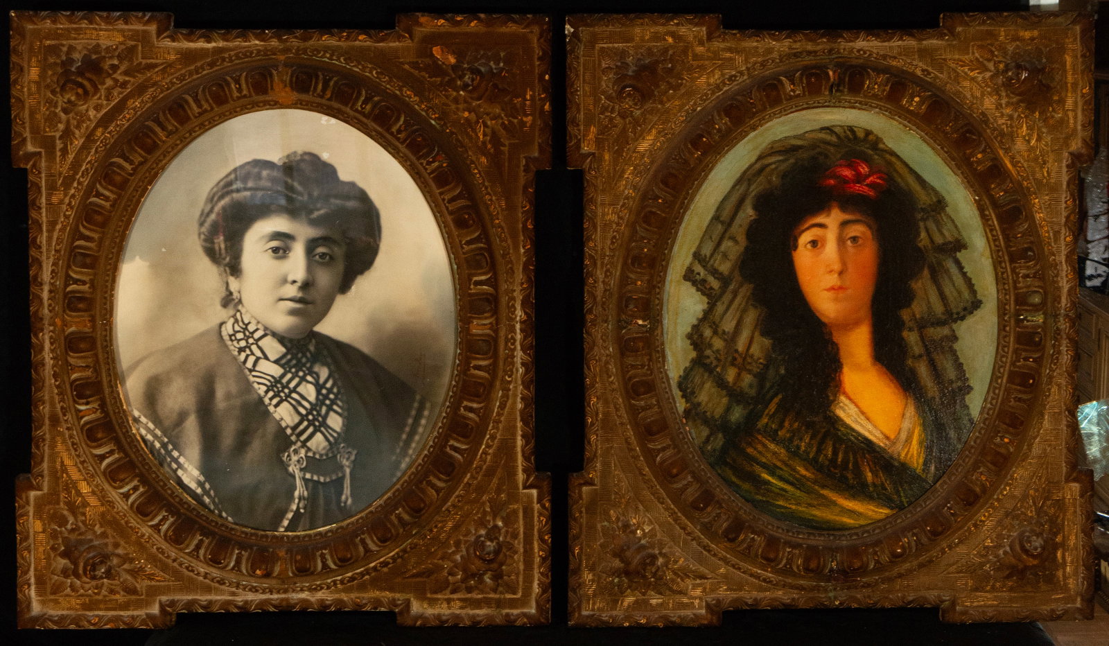 Pair of frames with engravings of oval female portraits, historicist school, 19th century.: Pair of frames. Measures 47.5 x 44.5 cm; with frame 79 x 67 cm.