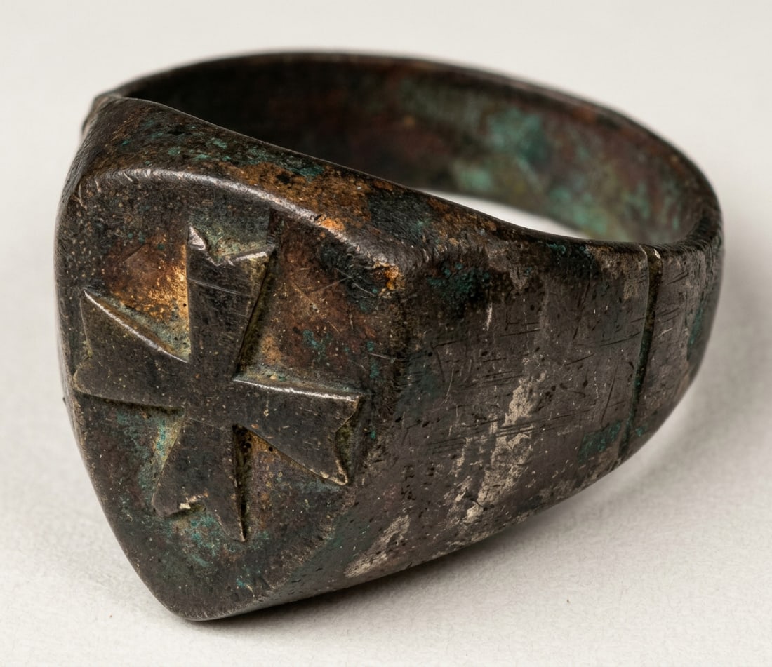 Templar silver ring with cross pattée, possibly Sicily or southern Italy, 12th-13th centuries. (1 of 3)