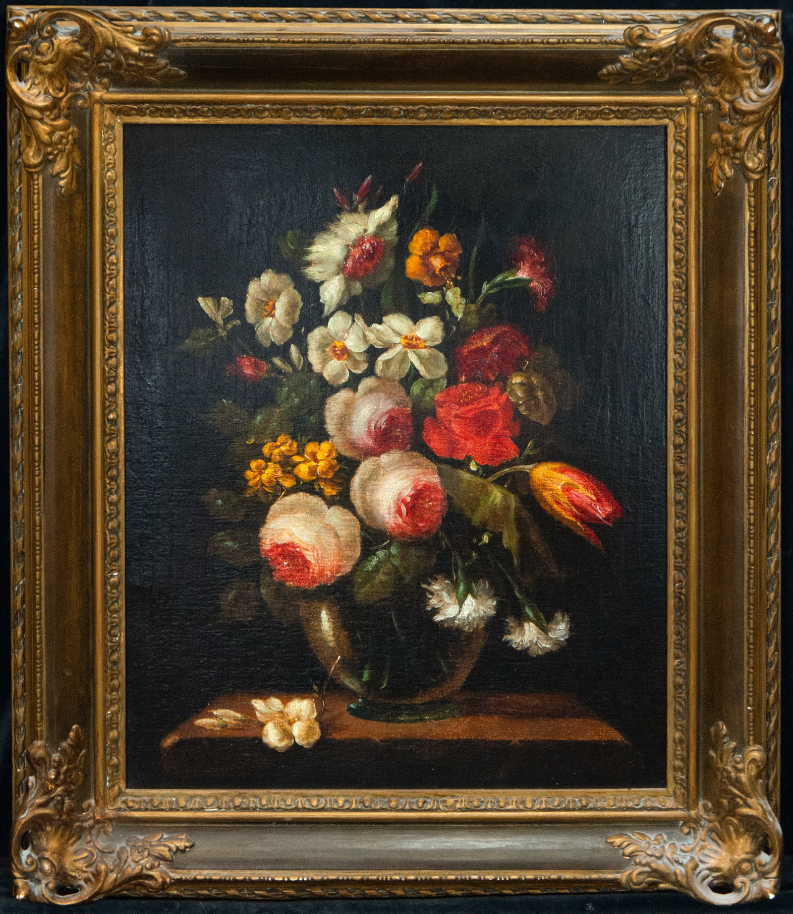 Still life with flowers. Italian school. 18th century: Oil on canvas. Measurements 54 x 44 cm.