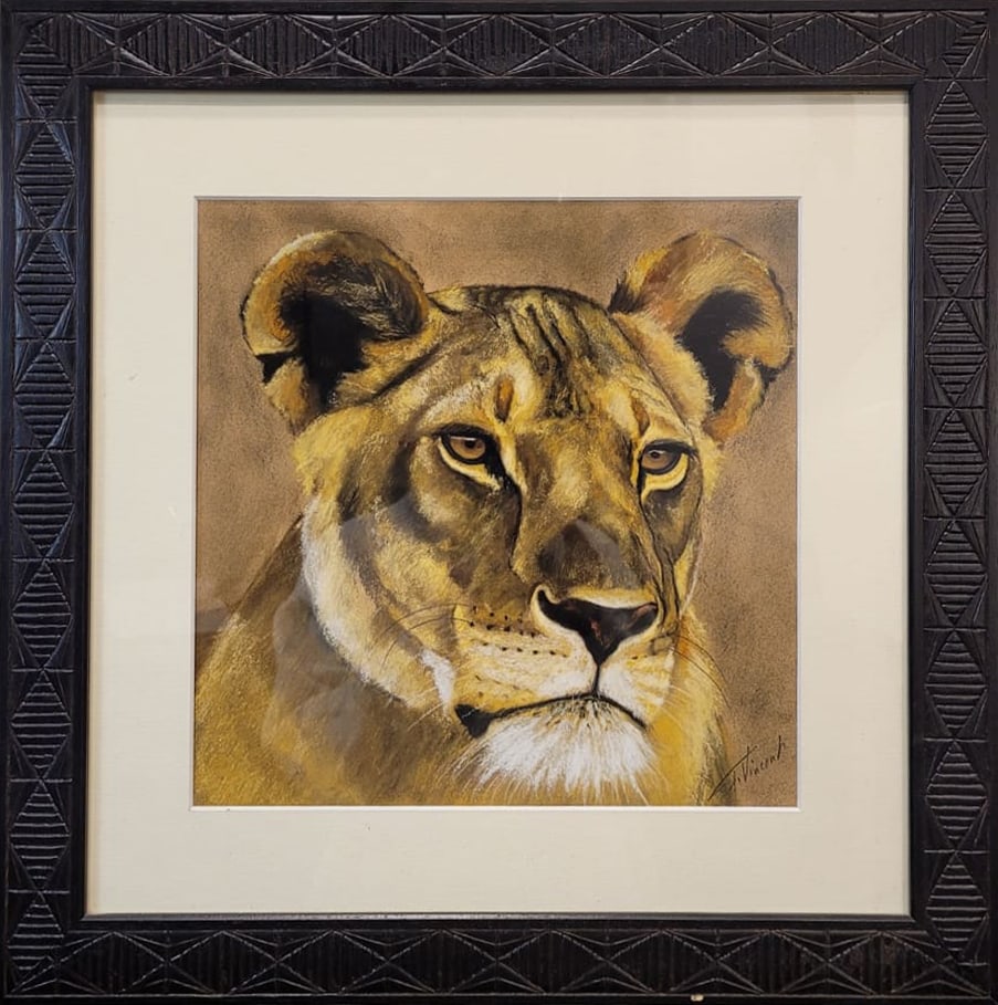 LEONE - FABIENNE VINCENT, 2010 – FRANCE: Artist: Fabienne Vincent. Signed in the lower right corner and on the back. Genre: Animal portrait. Year: 2010. Country of origin: France. Good condition considering its age and use. Overall dimension