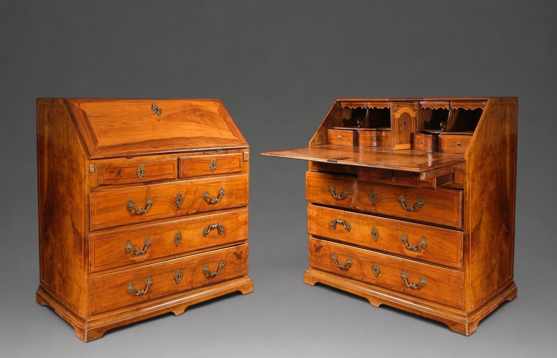 Bureau desk in walnut burl wood with lemonwood marquetry, Spain, Catalonia, 18th century: Walnut burl wood with lemonwood inlay decoration. Closed dimensions: 119.5 x 120 x 60 cm. Open dimensions: 119.5 x 120 x 97 cm. Features gilt bronze escutcheons and handles. This piece is a remarkable