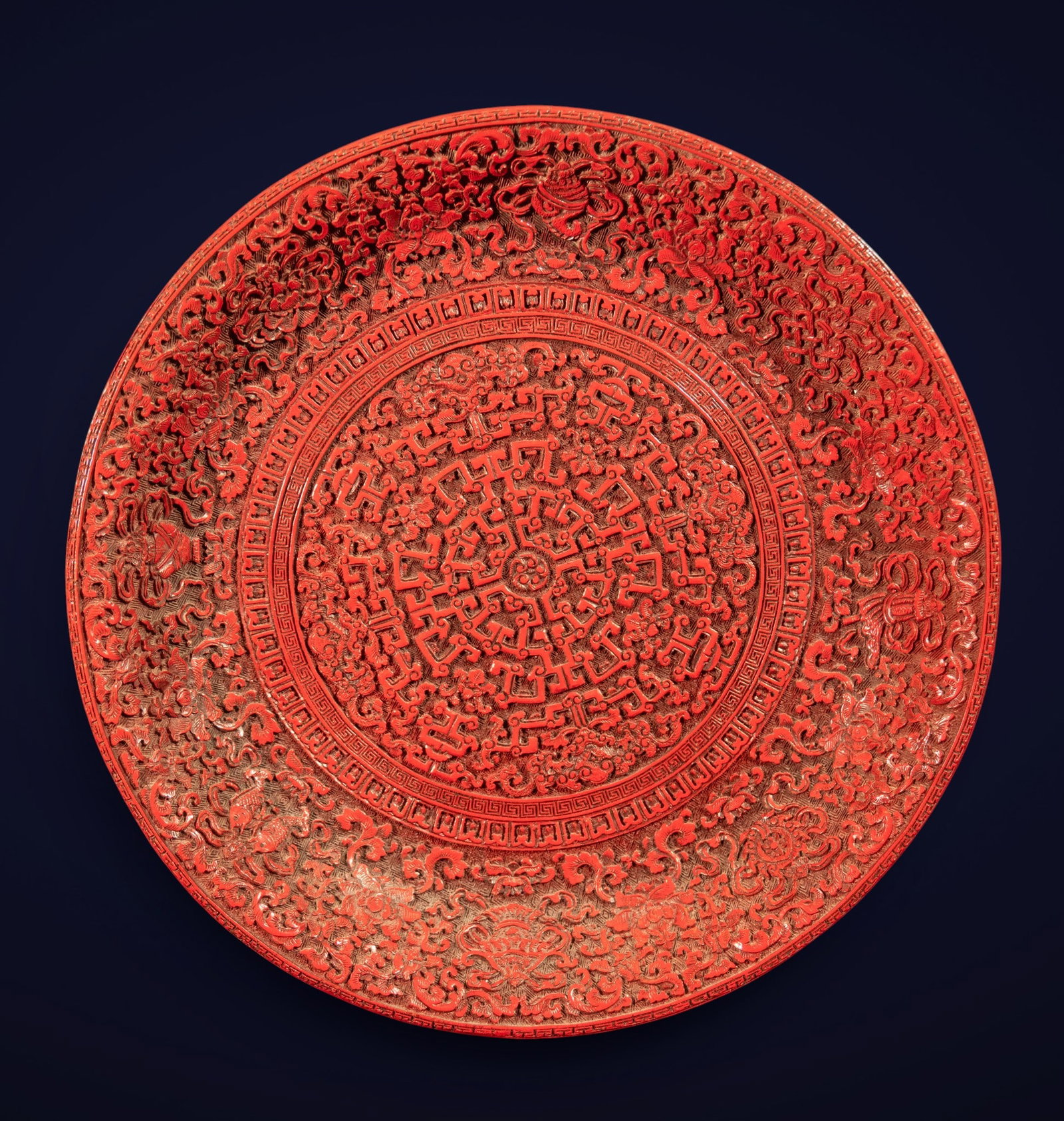 LARGE CHINESE PLATE WITH QING SEAL IN CINNABAR LACQUER (1 of 7)