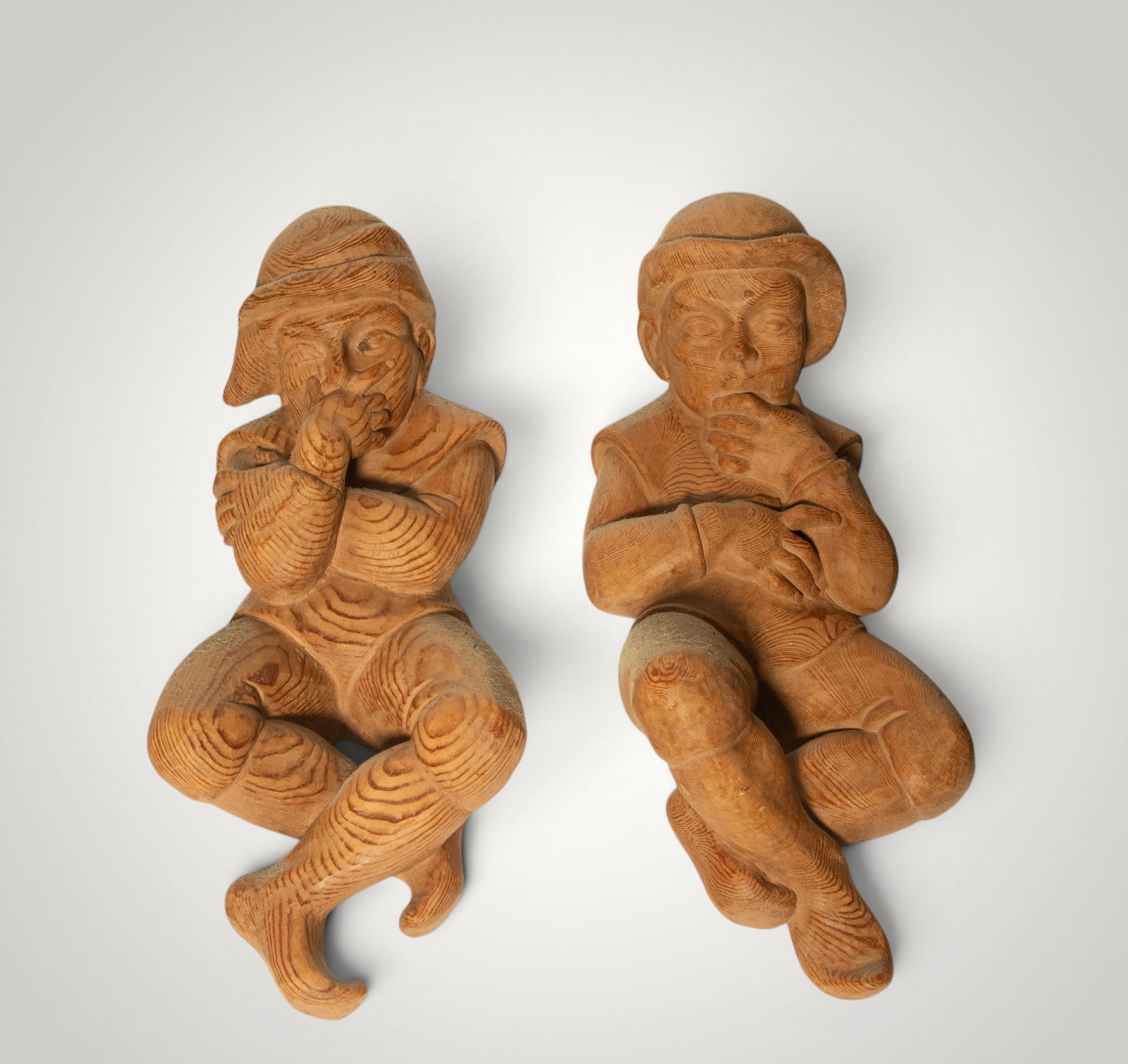Pair of Wall Figures, 20th Century: Each one measures 40 x 17 cm
