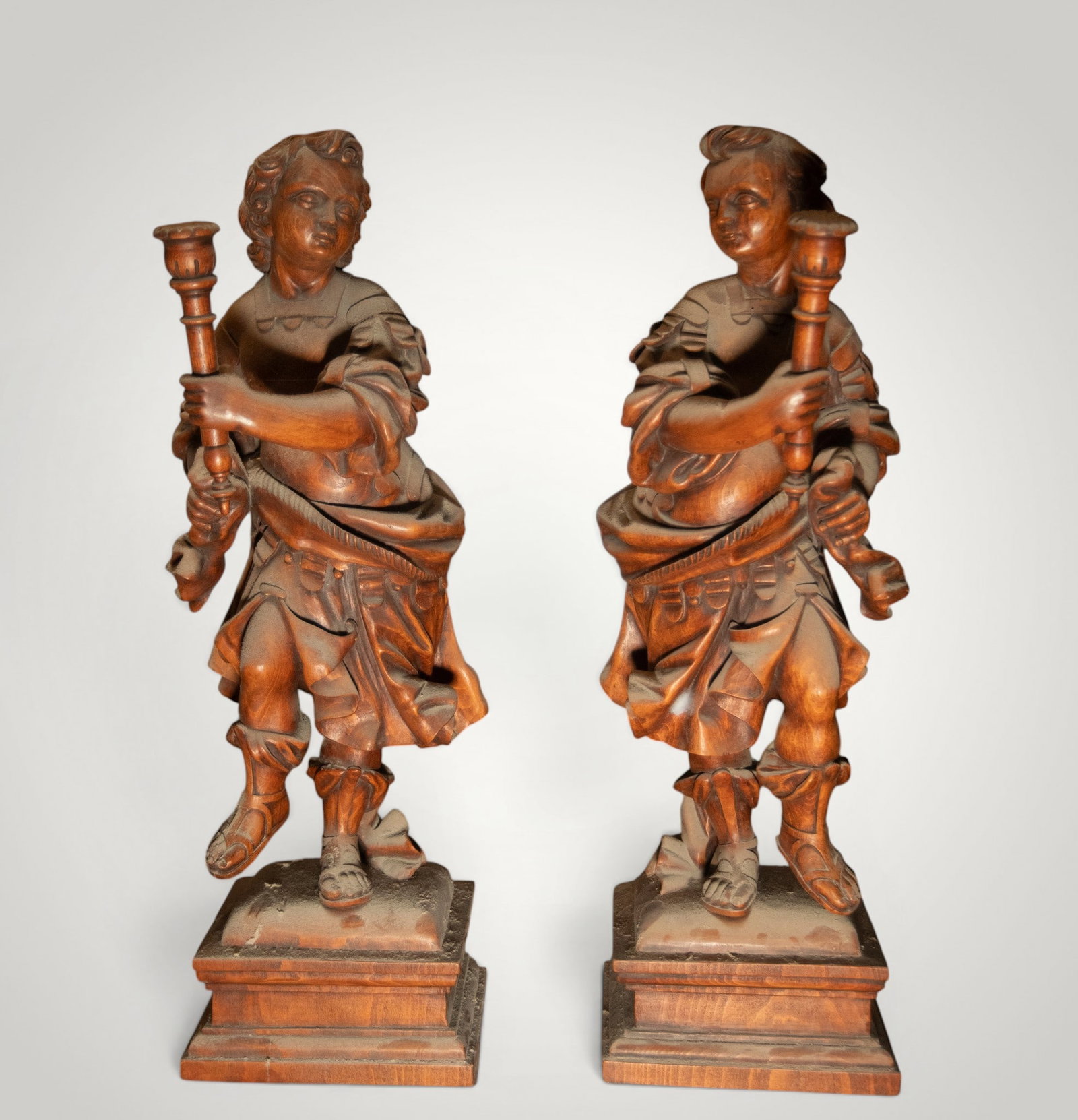 Decorative Large Pair of Angel Torchbearers in Oak, Galicia, 20th Century: Each one measures 72 x 22 x 12 cm, made of oak