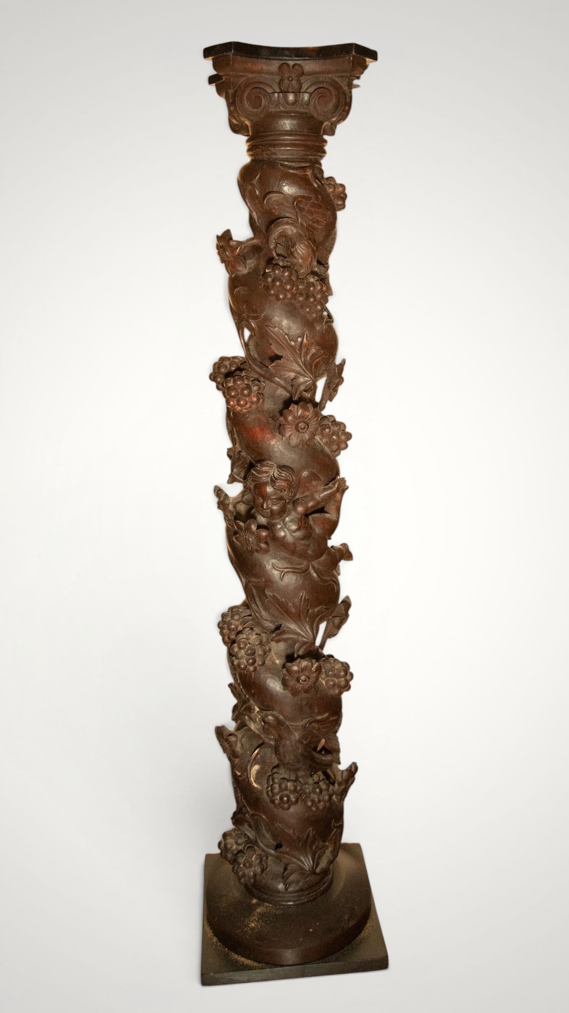 Large Solomonic column in wood: Dimensions: 152 x 32 cm