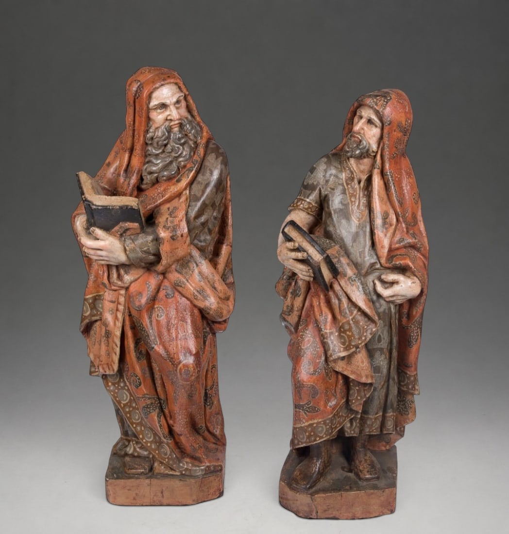 EXCEPTIONAL PAIR OF ROMANIST APOSTLES - ATTRIBUTED TO JUAN DE JUNI (Joigny, France, 1507 –: In polychrome and gilded wood, dimensions: 65 x 23 x 20 cm. Possibly born in the French city of Joigny, to which his surname seems to refer, he settled in Spain around 1533, drawn by the significant a