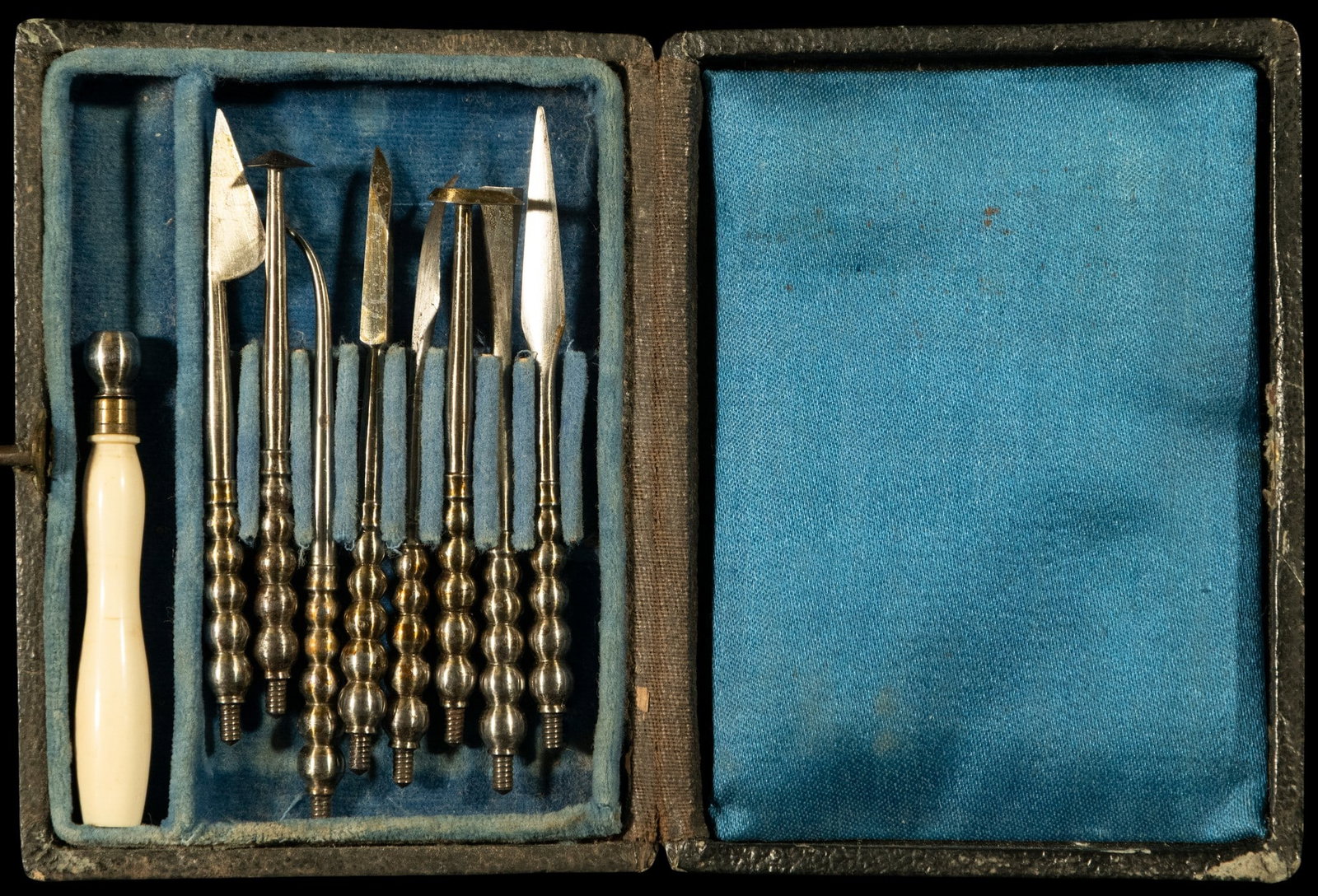 19th Century Victorian Surgical Portable Kit for Trepanations and Extractions, 19th Century: MEASUREMENTS WITH BOX 10 X 7 CM