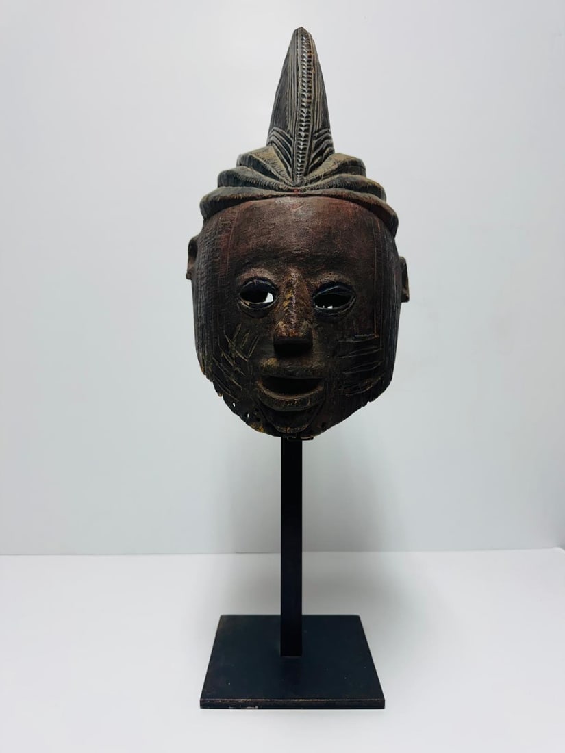 EXCEPTIONAL AND ANCIENT 19TH-CENTURY YORUBA AFRICAN MASK (1 of 7)