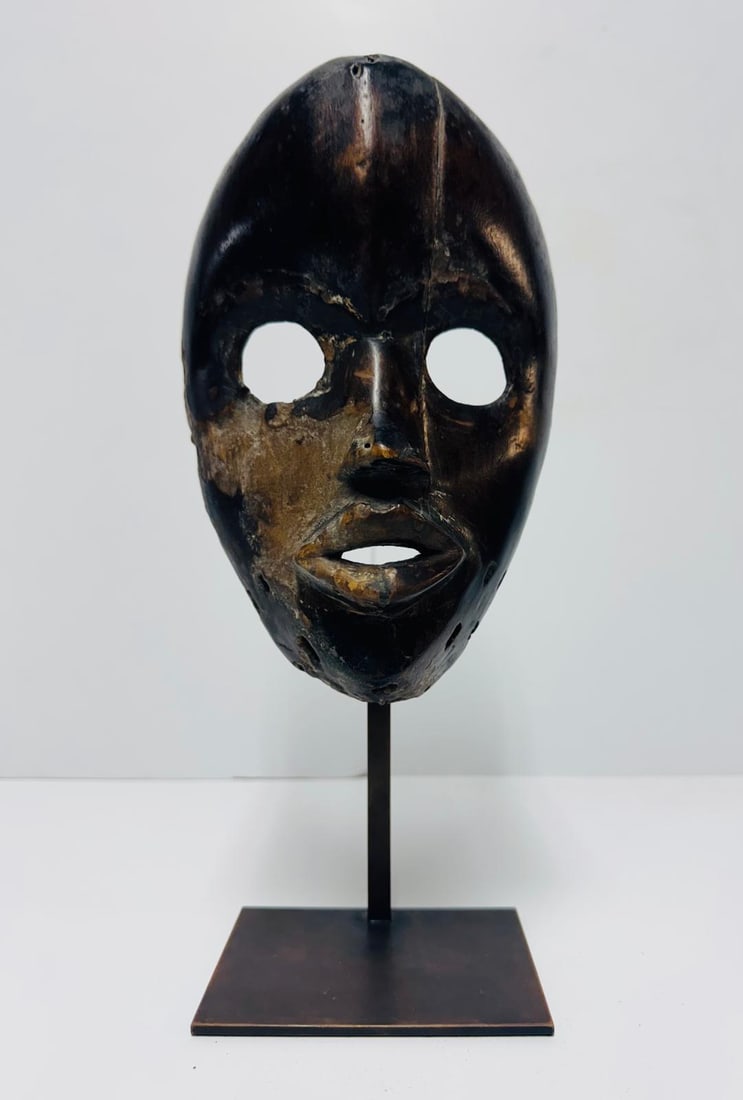 VERY OLD AFRICAN MASK FROM THE IVORY COAST, EARLY 19TH CENTURY (1 of 6)