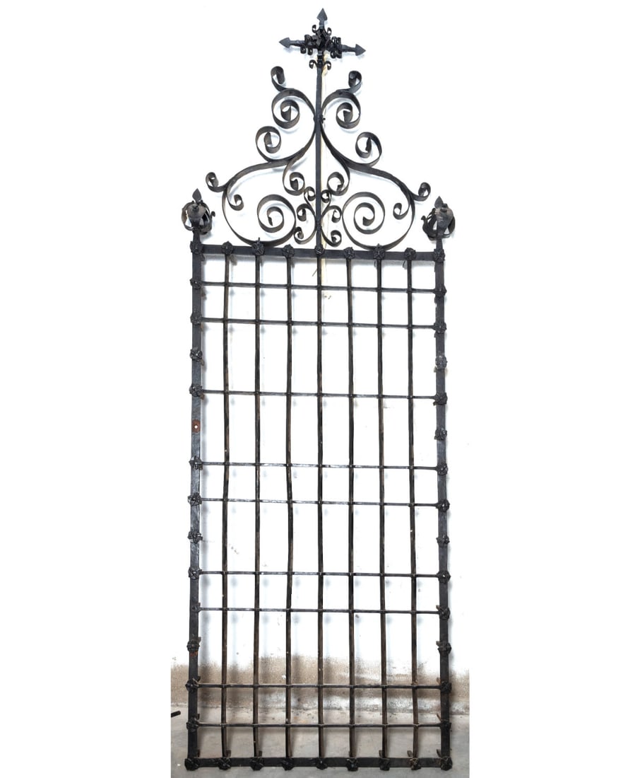 Important large Spanish Renaissance transition to Baroque wrought iron grille for the main window of: Measurements: 400 x 150 x 20 cm