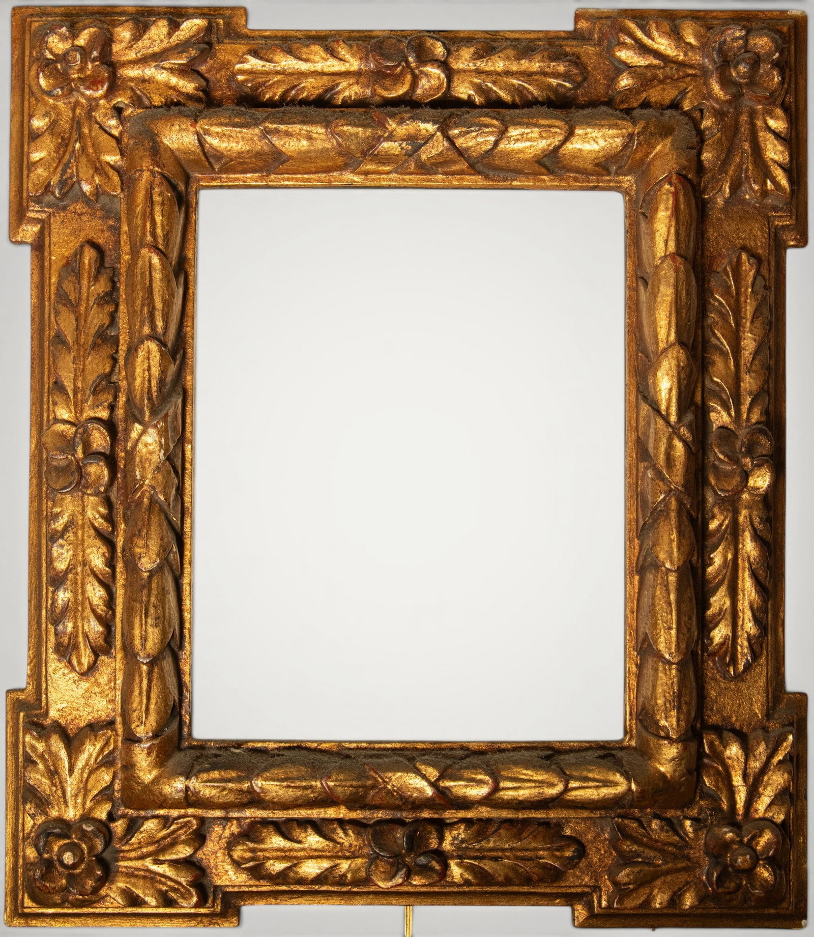 Colonial style frame in gold leaf, 20th century: Rear light measurement: 30 x 24 cm. External: 42 x 39 cm