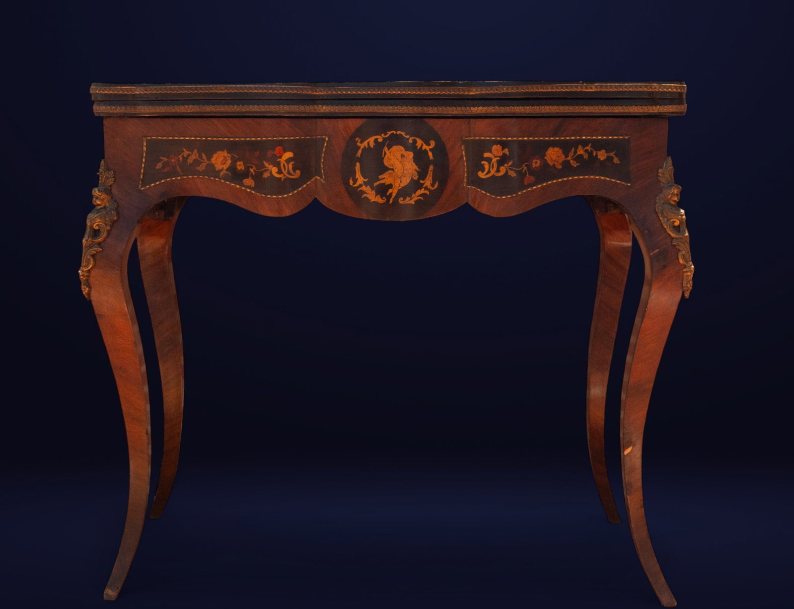 Game table with marquetry and bronze (20th century): Measurements 75 x 85 x 41 cm closed