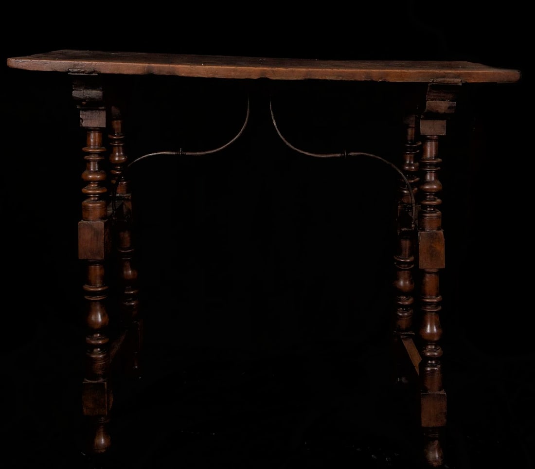 Important 17th century table for Bargueño, in oak, Spain (1 of 3)