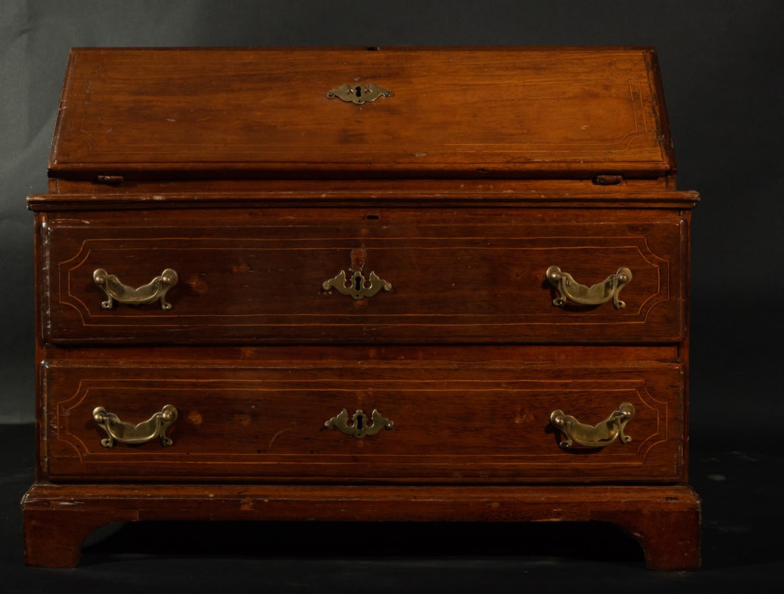 Small English mahogany stonework desk, early 19th century: With bronze fittings, measurements: 48 x 57 x 31 cm