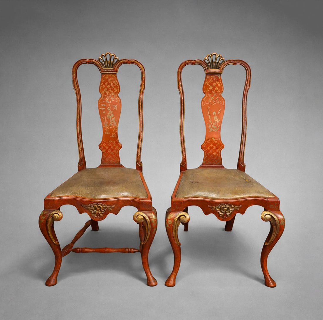 PAIR OF CHIPPENDALE CHAIRS IN LACQUERED WOOD, FOLLOWING PIERRE LOTTIER, 70'S – SPAIN: Style: Chippendale design, following Pierre Lottier. Materials: Wood, lacquer, leather seat. Period: 1970s. Country of origin: Spain. Good condition considering its age and use. Overall dimensions: 10
