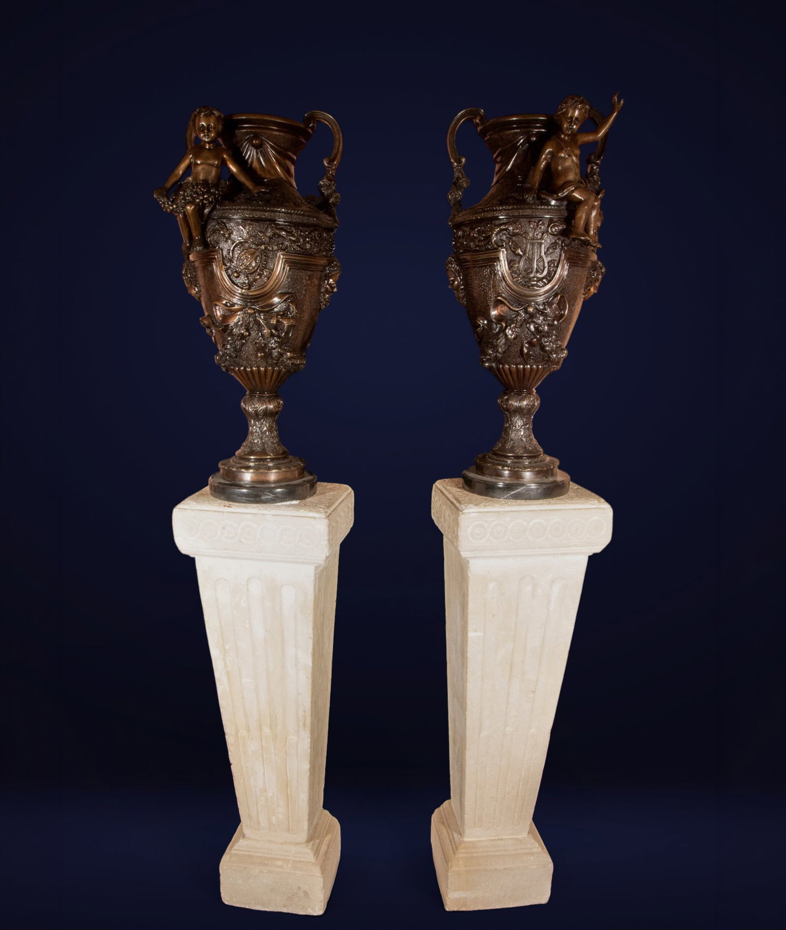 Pair of large decorative kraters with cherubs, French Historicist School, 19th Century (1 of 10)