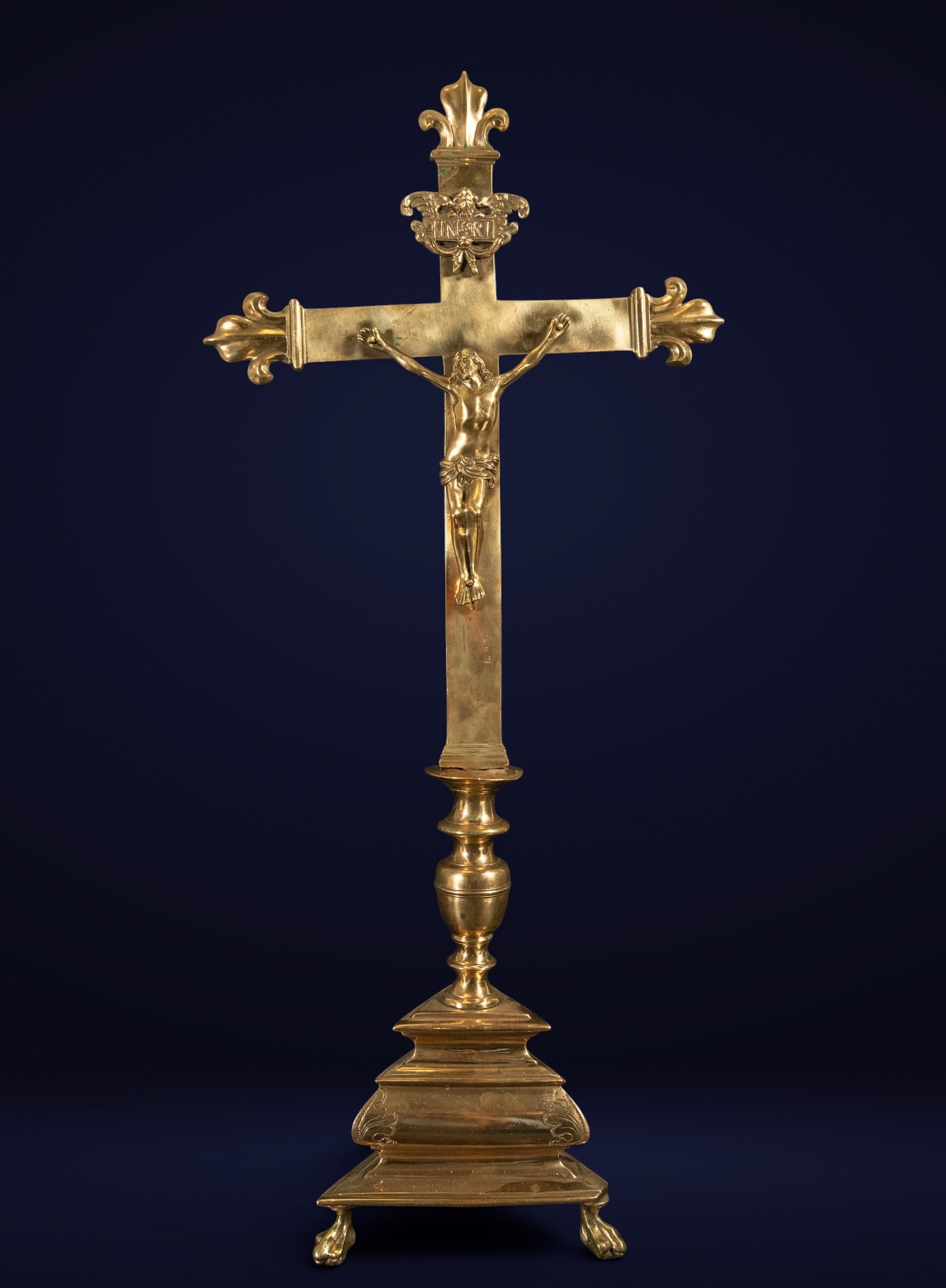 Renaissance-style bronze cross, 19th century: MEASUREMENTS: 90 X 33 CM