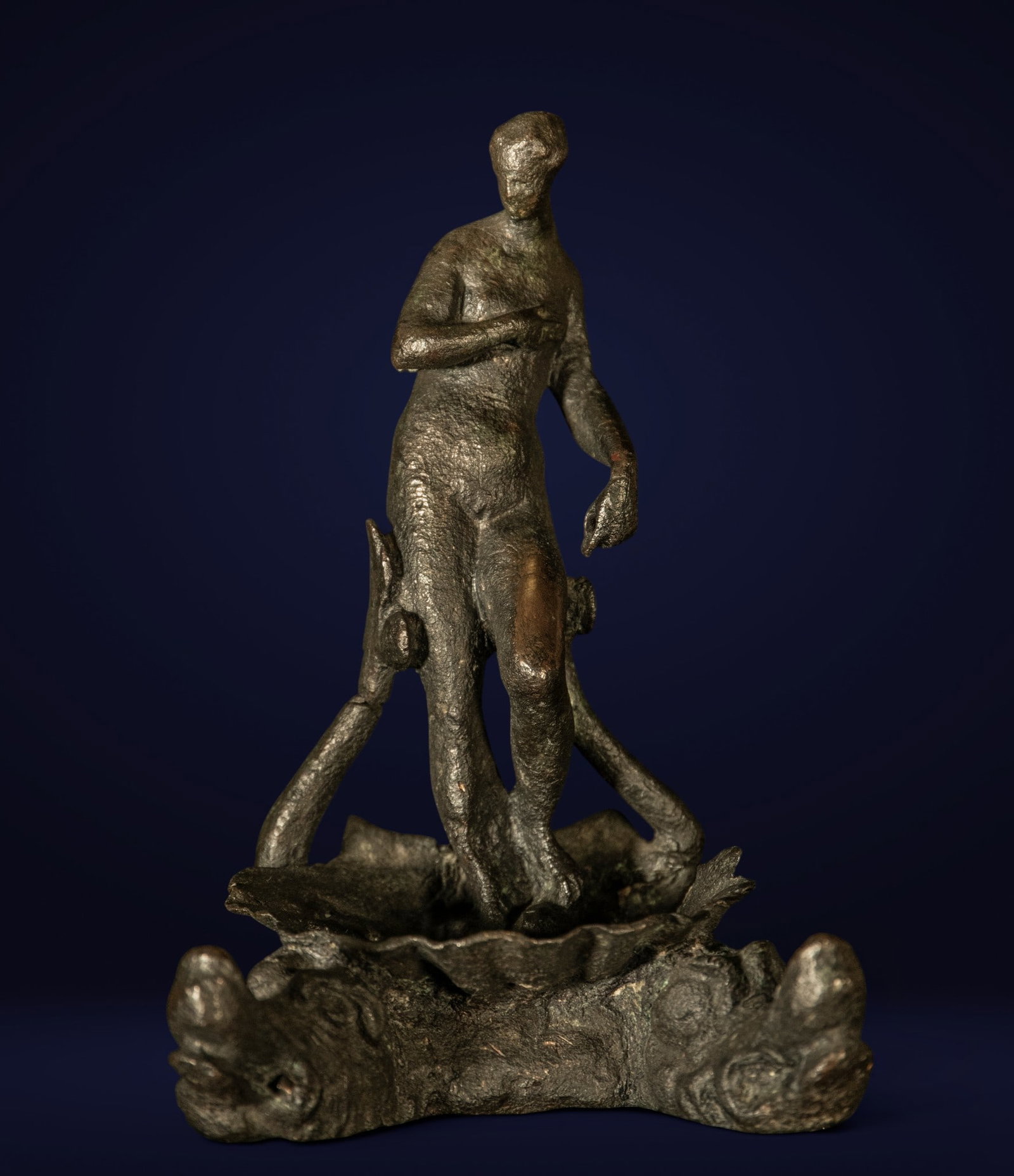 Bronze sculpture of Venus Anadyomene, Italian Renaissance, 16th century: Patinated and cast bronze. Dimensions: 16 x 11 x 11 cm. Provenance: San Giorgi Collection, Rome. This sculpture represents Venus Anadyomene, an iconography derived from classical models depicting the 