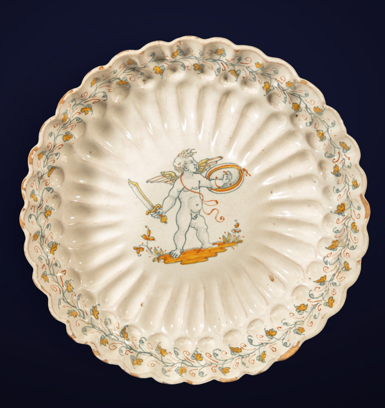 ITALIAN MAJOLICA CRESPINA BOMBONNIERE FROM THE 18TH C: MEASUREMENTS: 27 X 27 X 6 CM