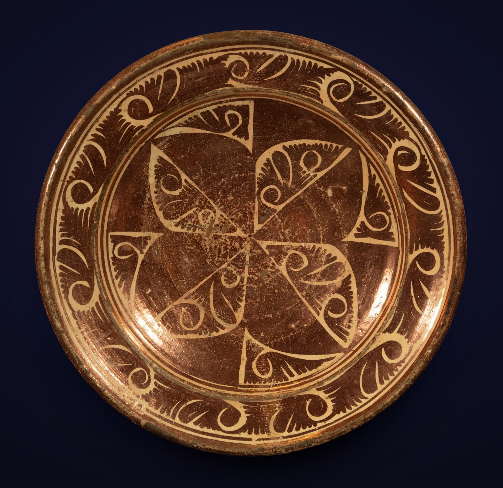LARGE HISPANIC-MOORISH REFLECTION PLATE FROM MANISES, 17TH CENTURY (1 of 3)