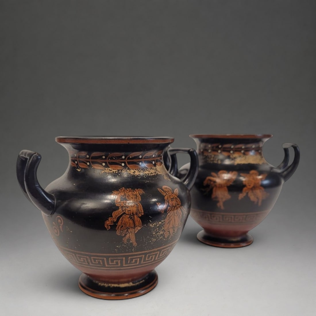 PAIR OF CRATERS IN THE CLASSICAL MAGNA GREECE STYLE - MAJOLIKAFABRIK W. SCHILLER MANUFACTURE, PS XX: MAJOLIKAFABRIK W. SCHILLER MANUFACTURE, PS XX – CZECH REPUBLIC. Material: Hand-painted ceramic stoneware. Manufacture: Majolikafabrik W. Schiller (& Sohn). Period: Early 20th century. Country of ori