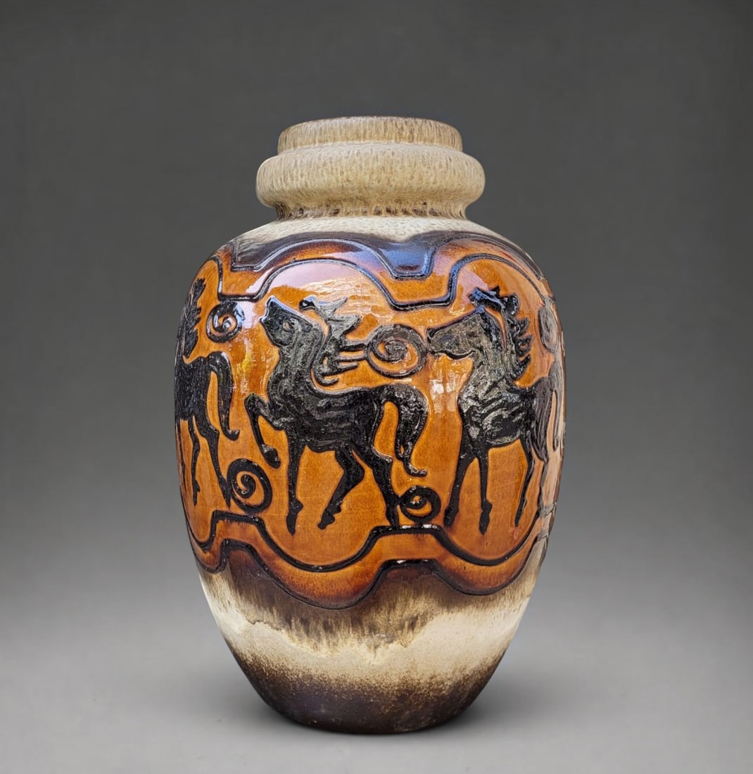 ART DECO VASE MODEL 286-51, SCHEURICH KERAMIK, 1960s – GERMANY: Manufacturer: Scheurich Keramik. Model: “Equestrian” / Model 286-51. Period: 1960s. Country of origin: Germany. Good condition considering its age and use. Dimensions: 50 x 30 x 30 cm.