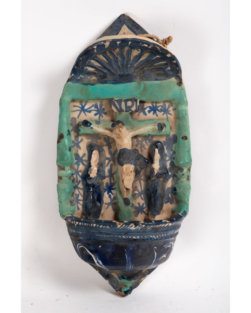 Holy water font in Teruel ceramics, 18th century: Measurements: 31 x 14.5 x 7.5 cm