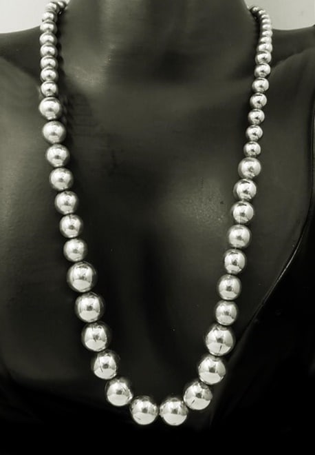 Vintage 925 sterling silver necklace with gradient spherical beads, Vintage, 20th Century: Vintage necklace, 43 cm long, composed of an inner chain and 58 gradient beads, with a 10 mm diameter bead, all in 925 sterling silver with hallmarks and stamps on the chain and lobster clasp. Weight: