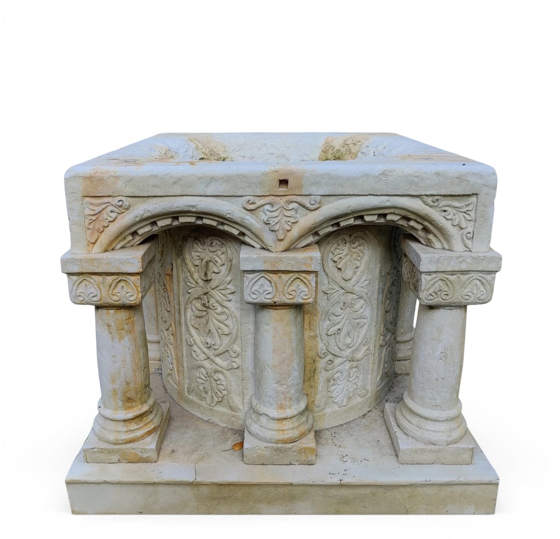 Important monumental well with eight columns and vegetal decoration, Italy, Venice, 19th century (1 of 5)