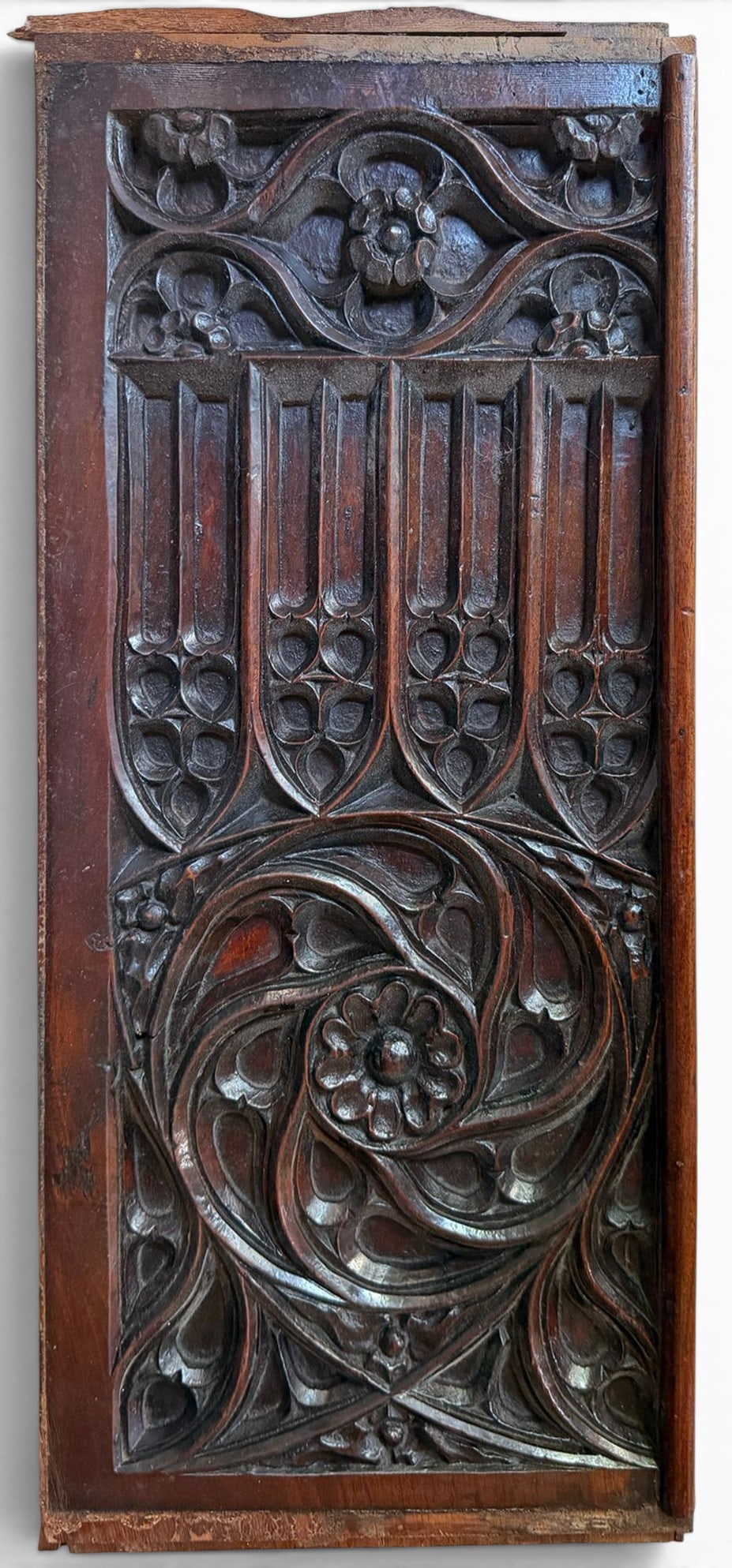 English Tudor Gothic fragment in oak, Medieval European 15th century: In oak, a highly decorative ceiling panel, ideal for hanging as part of a group with the other pieces or individually. Dimensions: 25 x 57 cm. Provenance: important private Spanish collection.