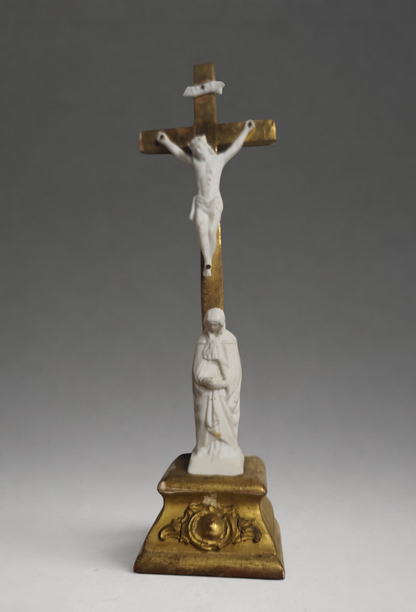 French Christ in biscuit porcelain and wood, 19th century: 29cm