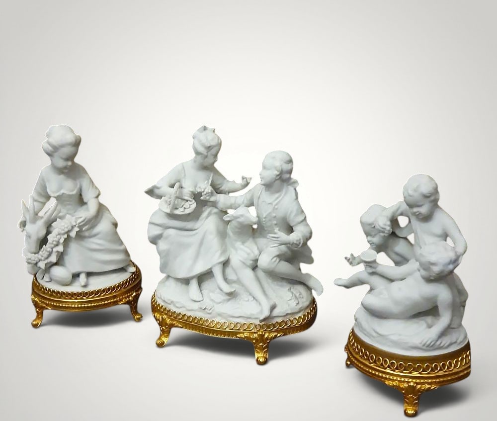 Exquisite lot of 3 biscuit figures in Capodimonte porcelain, Naples, 19th century: Good condition, 16 cm high.
