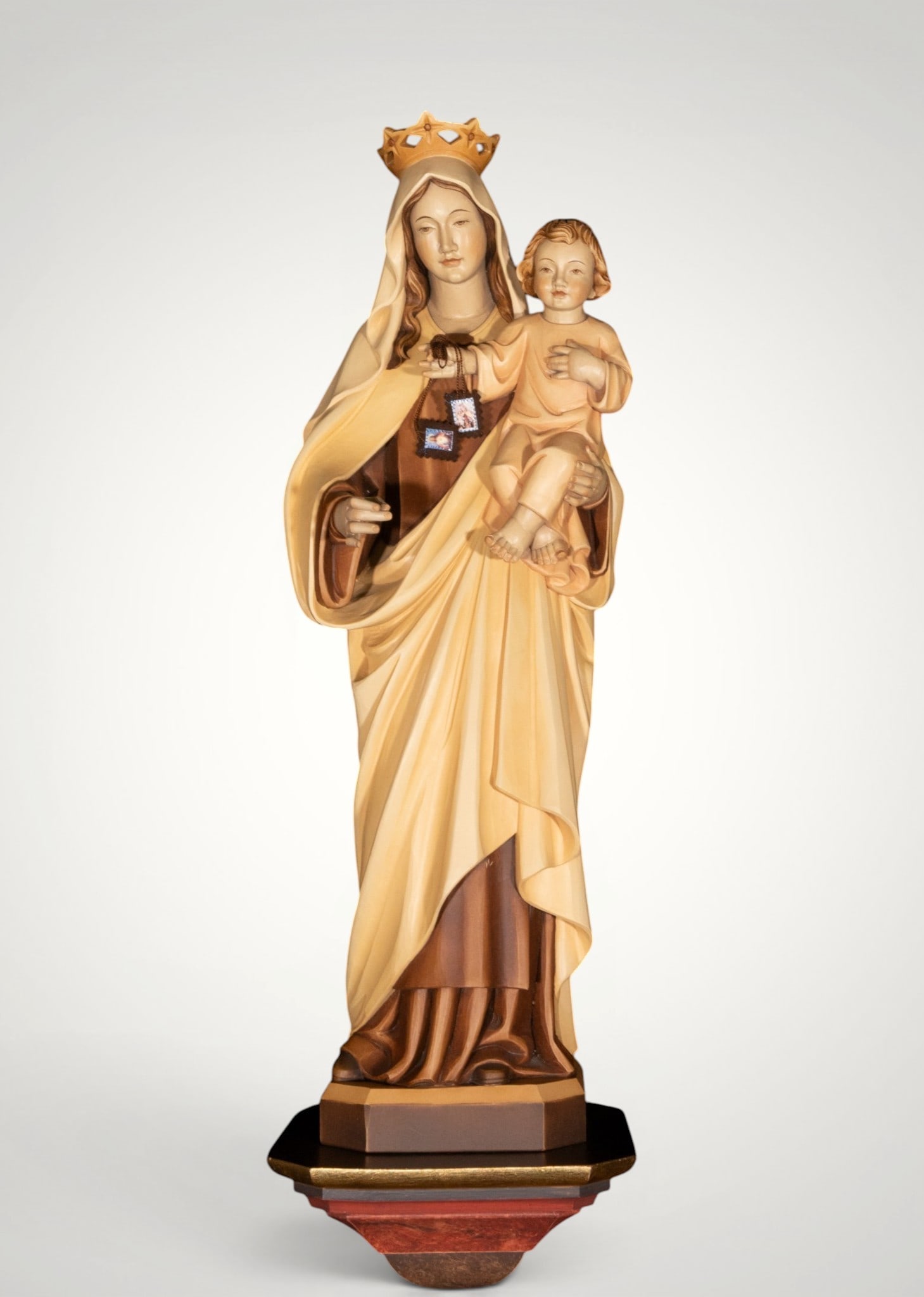 Our Lady of Mount Carmel with Child. Spanish School. 20th Century: Carved, polychromed, and gilded wood. Measures 25 x 29 cm. Devotional image of Our Lady of Mount Carmel standing, crowned, and holding the Child Jesus on her left arm, designed with a base for hanging