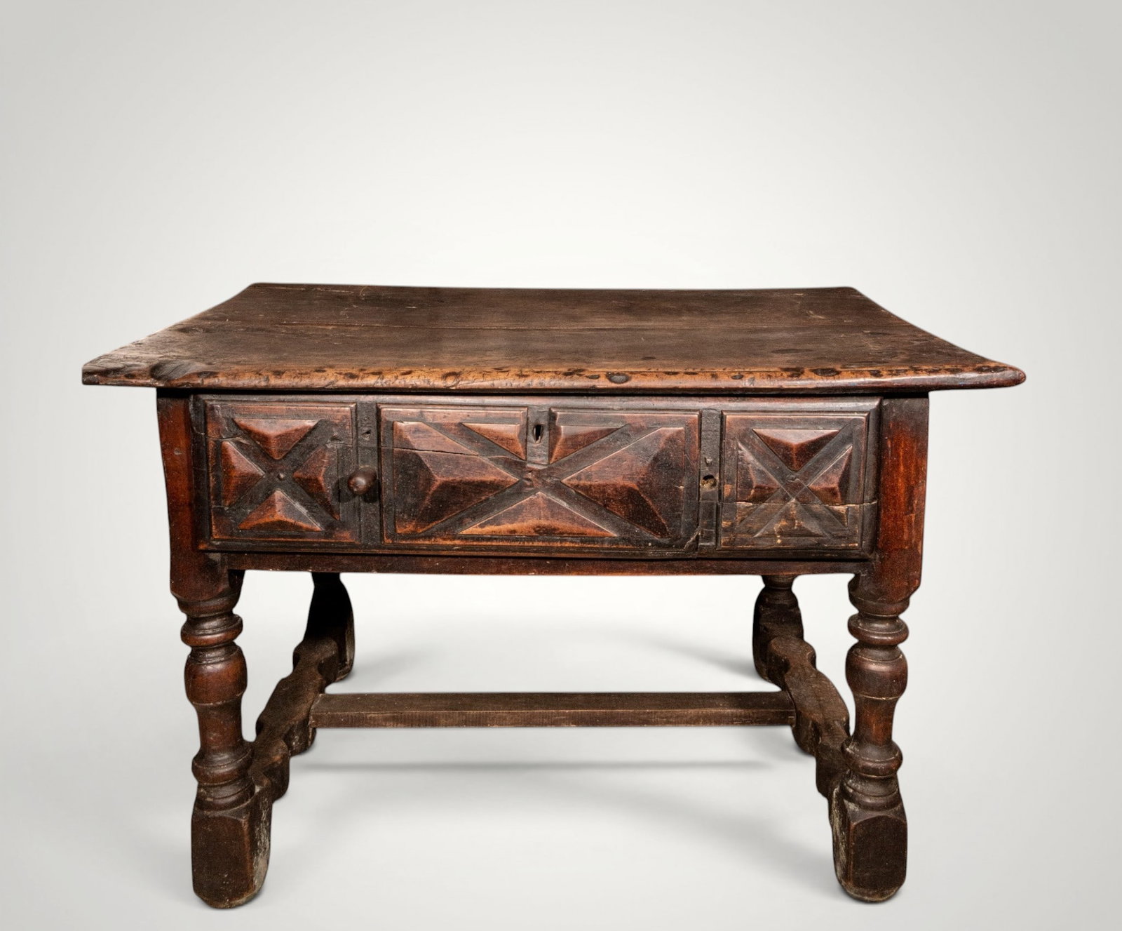Walnut table with one drawer. Spanish School. 17th century (1 of 7)