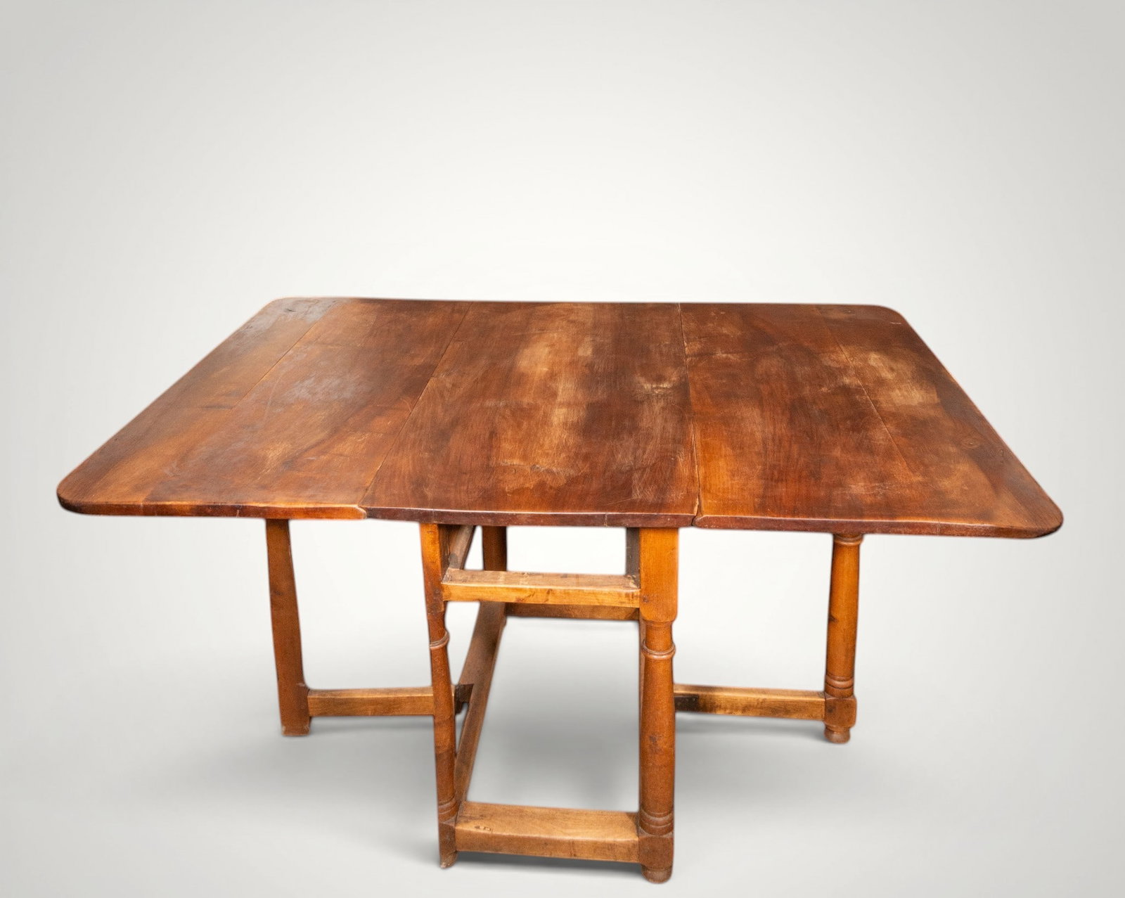Walnut leaf table with candlestick leg. Spanish School. 18th century (1 of 4)