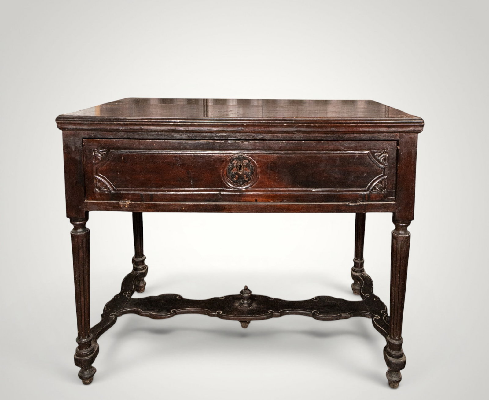 Walnut writing desk with one drawer. Spanish School. 18th century (1 of 8)