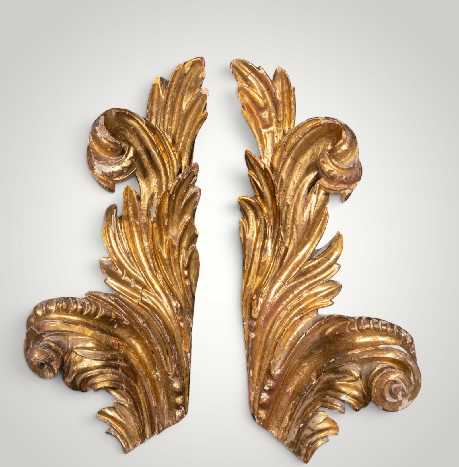 Pair of acanthus leaf brackets. Hispanic School. 17th century (1 of 4)