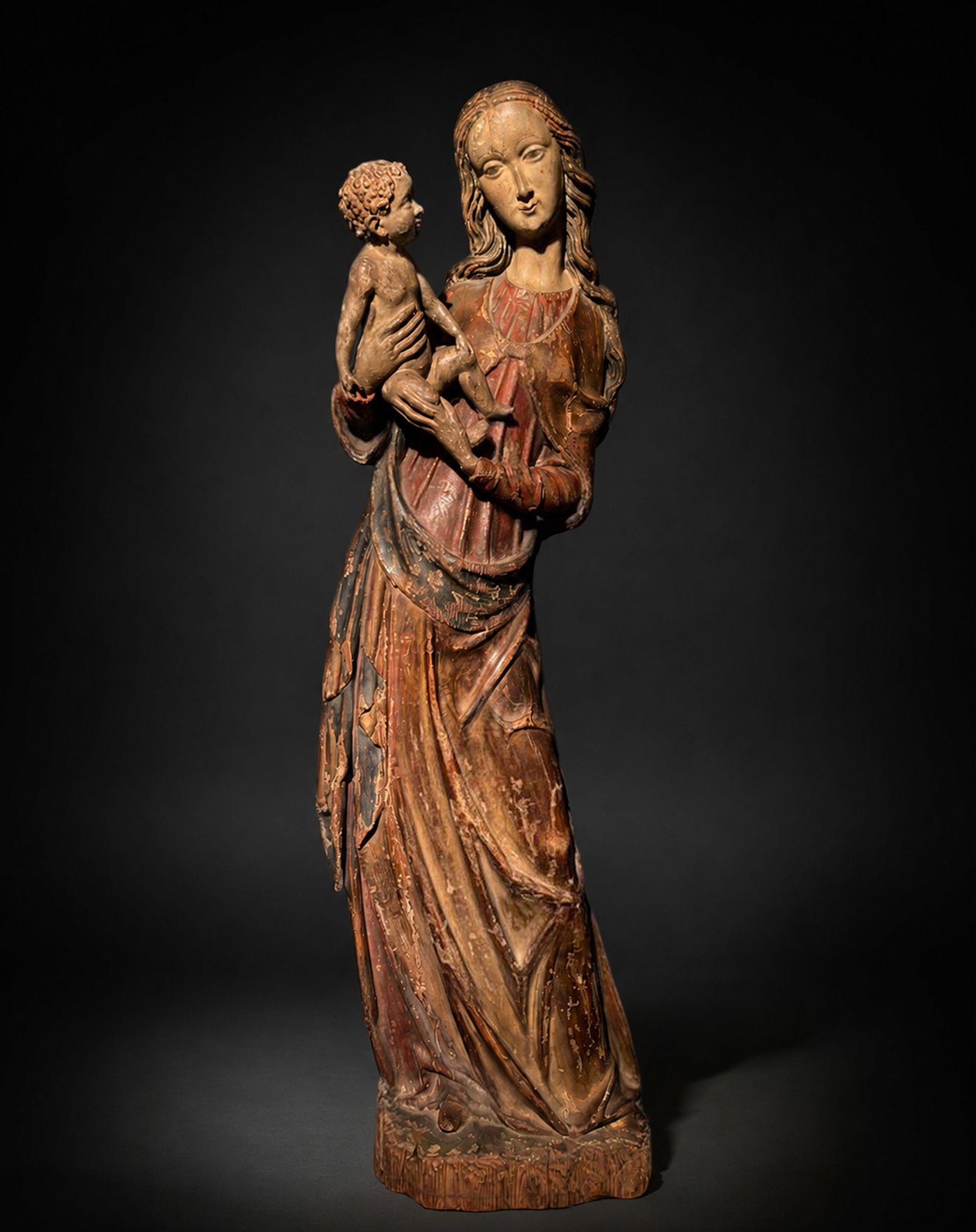 EXCEPTIONAL MEDIEVAL MADONNA FROM THE 15TH CENTURY - RHINE VALLEY OR CENTRAL EUROPE: Polychrome wood. 77 x 22 x 14 cm. Good overall condition of the polychromy. Virgin and Child, Germany, Rhine Valley. Late 14th – early 15th century (stylistic attribution). Carved and polychromed wo