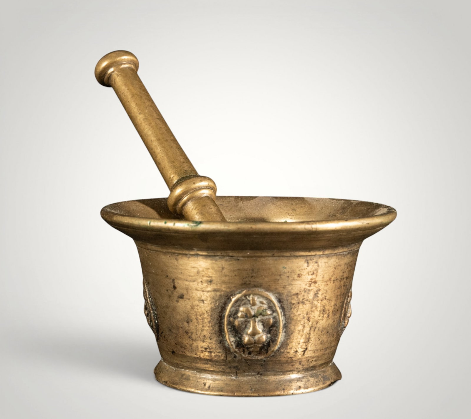 Mortar with ribs and lions from the 17th century (1 of 2)