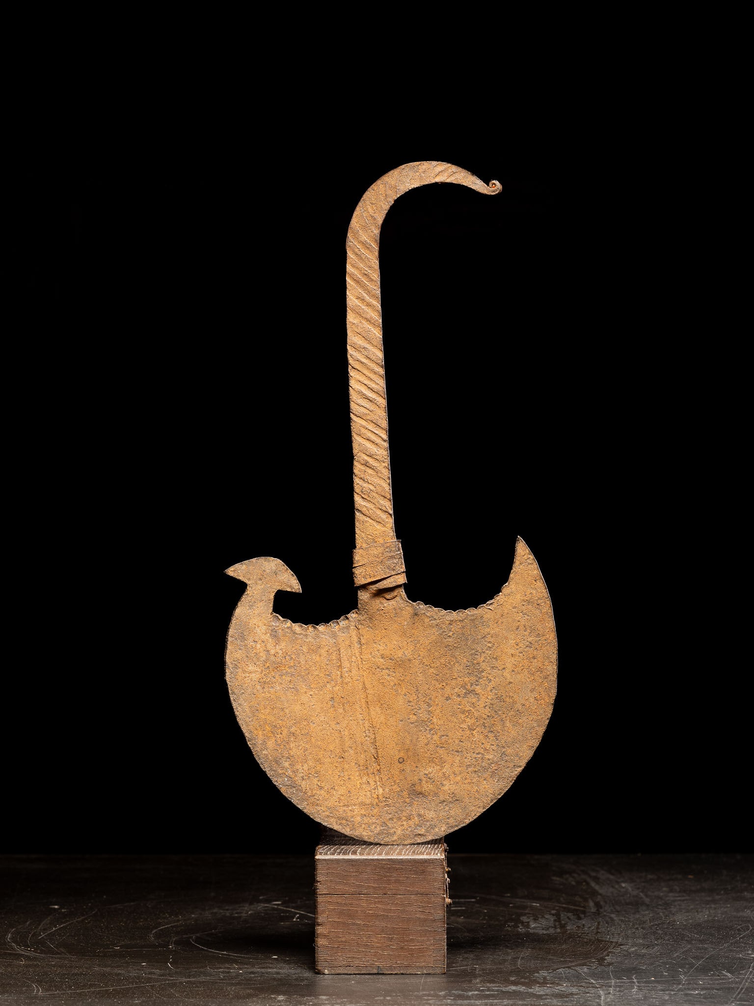 Ritual coin-hoe. Bandaka Town, Nigeria. 19th–20th century: Iron. Dimensions: 87 × 29 cm. Iron tool used as a form of currency and medium of exchange within traditional economic systems, as well as fulfilling symbolic and ceremonial functions. These hoe-money