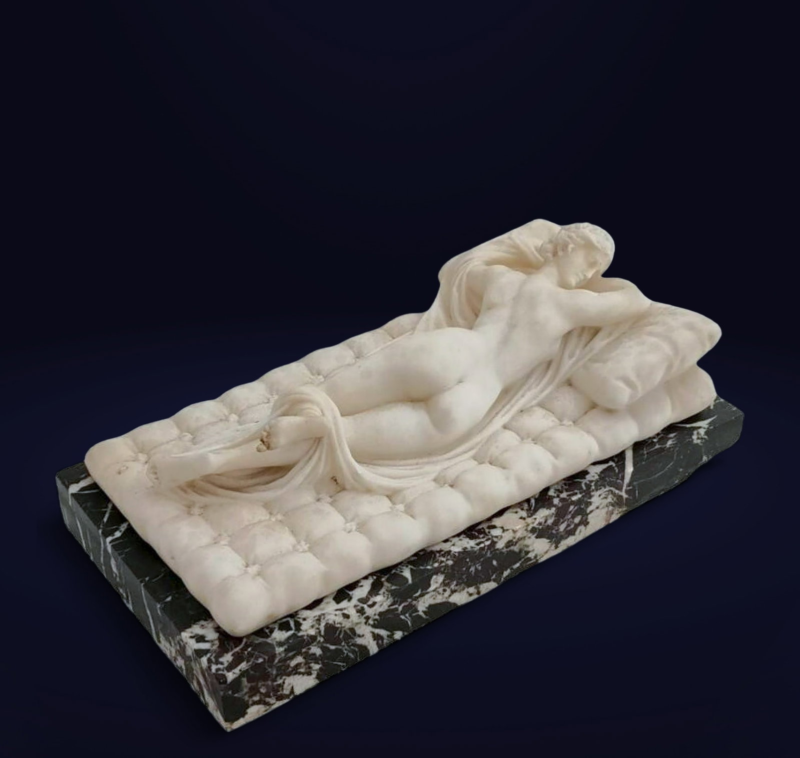 Italian School Sculpture "Hermaphrodite" 19th Century White Carrara Marble Group presented on a: Italian School Sculpture "Hermaphrodite" 19th Century White Carrara Marble Group presented on a marble base Total height: 18 cm Width: 46.5 cm Depth: 25.5 cm good condition (in the process of cleaning
