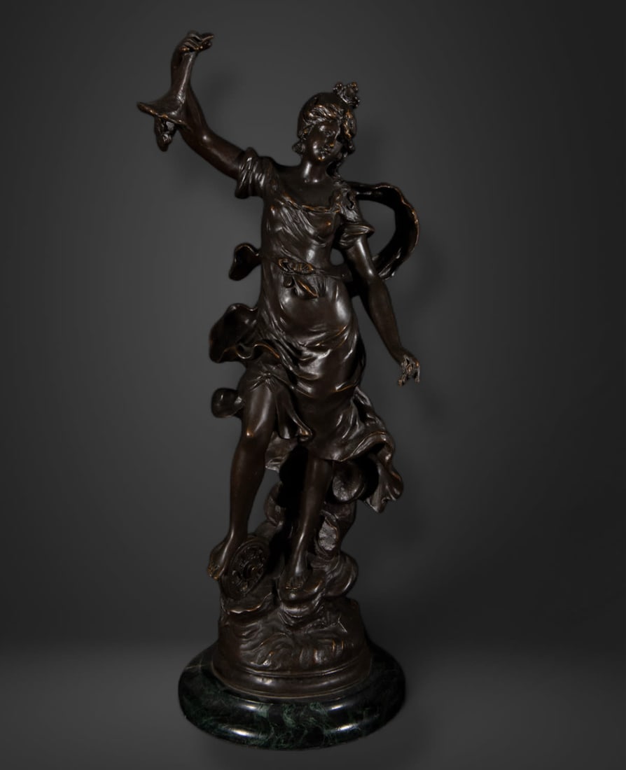 Goddess of Fortune, Italian Romanticist school of the 19th century, in patinated bronze: Measurements: 57 x 23 x 15 cm