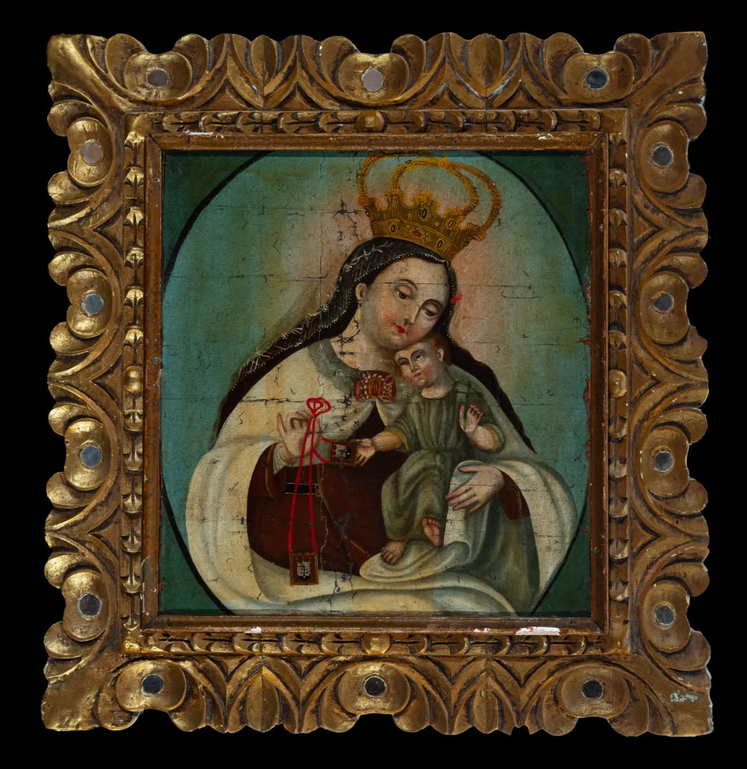 Virgin of the Rosary with Child in her arms, Bolivian colonial school of the 18th - 19th centuries: With colonial frame from the same era. Measurements: 40 x 38 cm, framed measurements: 55 x 52 cm