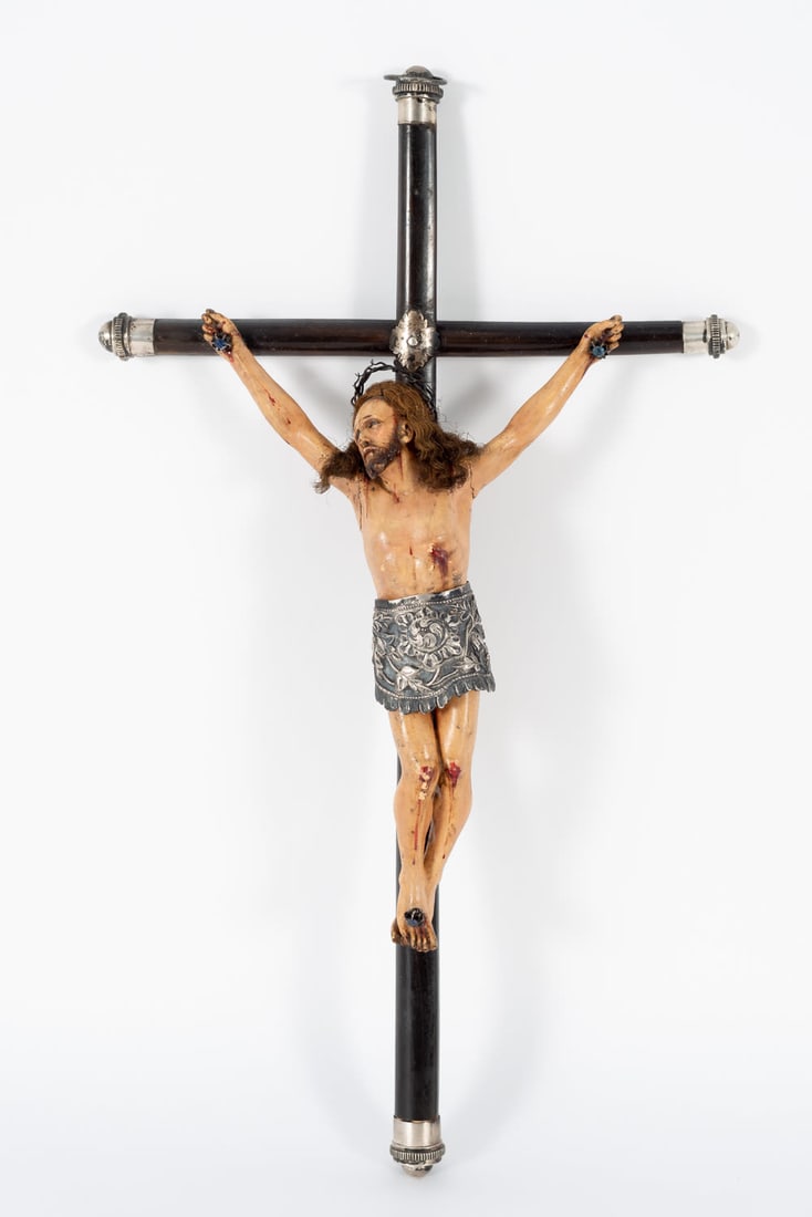 Quito colonial school of the 18th century. Crucified Christ. Polychrome wood carving, natural hair: Spanish-Filipino school of the 18th century. Crucified Christ. Polychrome wood carving, natural hair and silver skirt. On ebony wood cross with silver finishes. Christ measurements: 23 x 15 cm. Cross 