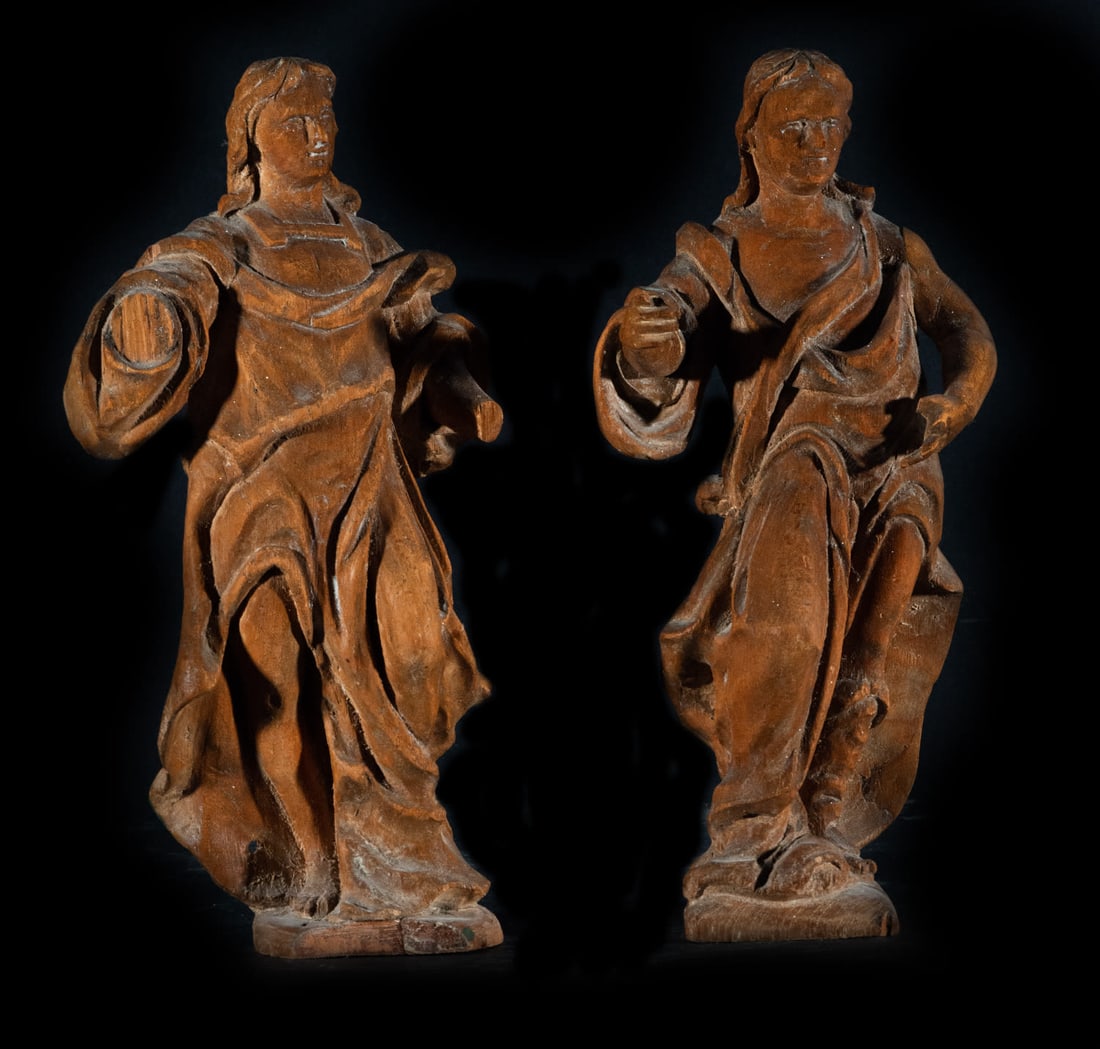 Couple of Evangelists, 17th century German school: Carved wood carvings measures: 33 x 14 x 13 cm and 35 x 14 x 13 cm
