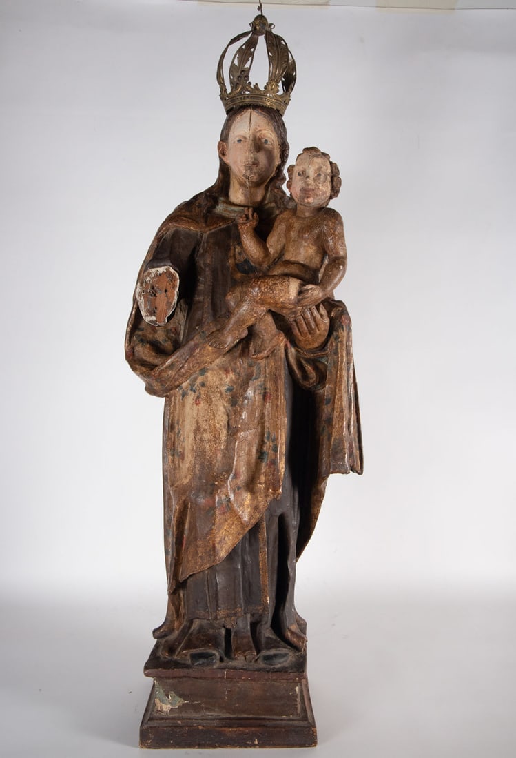 Great Virgin with Child, Spanish school of the 17th century: Size measurements: 98 x 40 x 27, measurements with crown: 114 x 40 x 27 cm