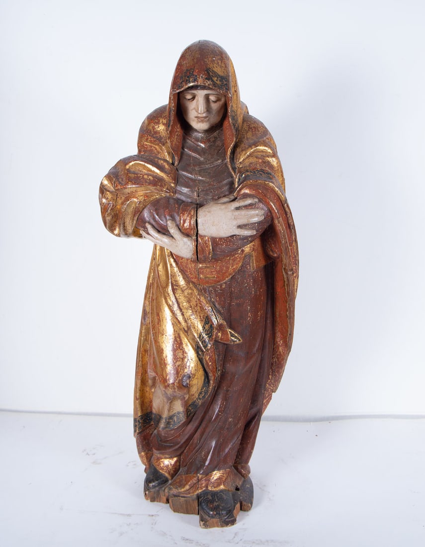 Mater Dolorosa, Castilian school of the 16th century: Carving in polychrome wood, forming part of an element of Calvary, measurements: 90 x 42 x 27 cm